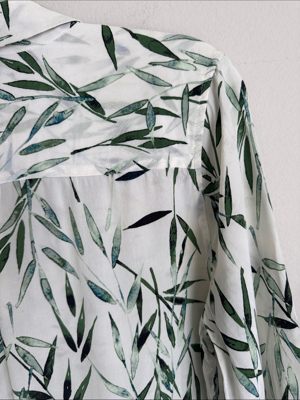 Equipment Femme 100% Silk Bamboo Leaf Print Button Front Blouse Medium White - Picture 11 of 13
